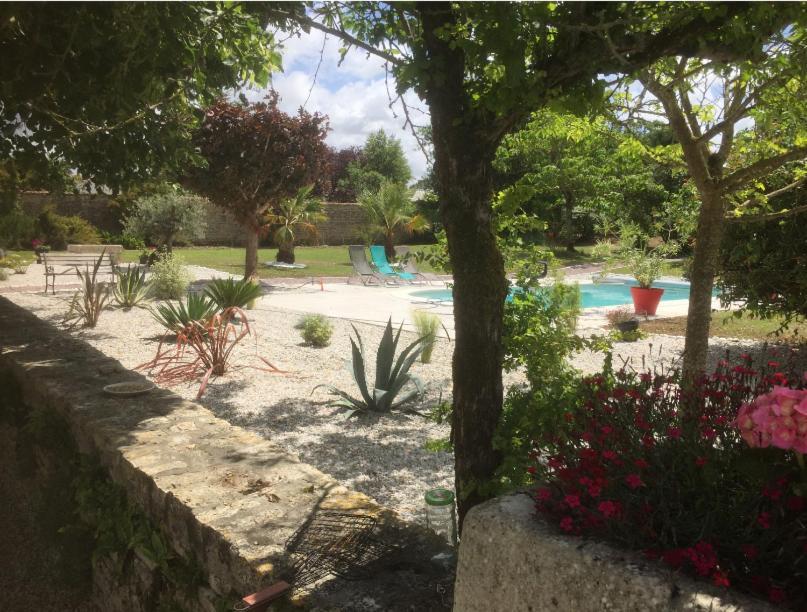 La Rochelle Et L'Aunis Bed & Breakfast Saint-Sauveur-d'Aunis Exterior photo