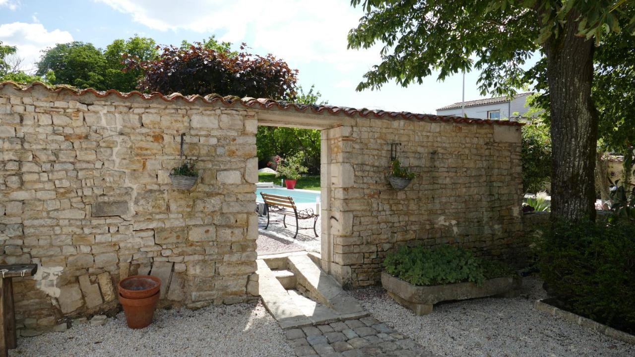 La Rochelle Et L'Aunis Bed & Breakfast Saint-Sauveur-d'Aunis Exterior photo