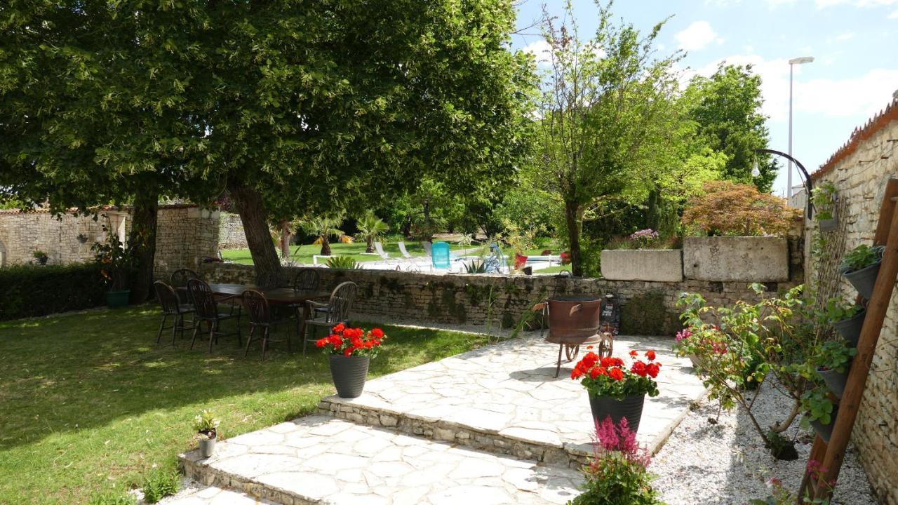 La Rochelle Et L'Aunis Bed & Breakfast Saint-Sauveur-d'Aunis Exterior photo